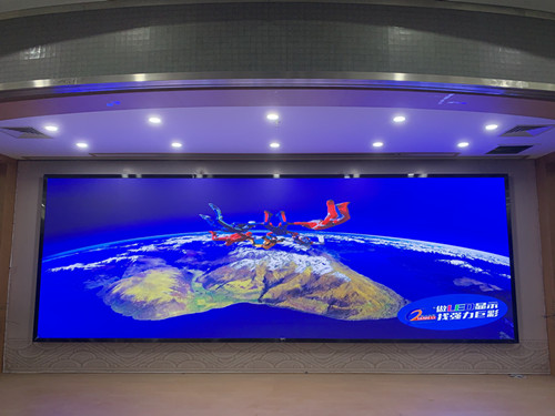 哈密大型酒店和大型超市选择室内LED显示屏应该注意事项如下